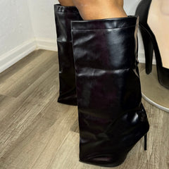 Amber (order a half size up)