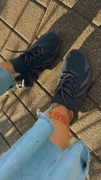 Bria (dark gray)